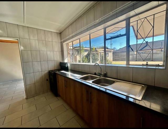 3 BEDROOM HOUSE FOR SALE IN VANDERBIJLPARK SW 1